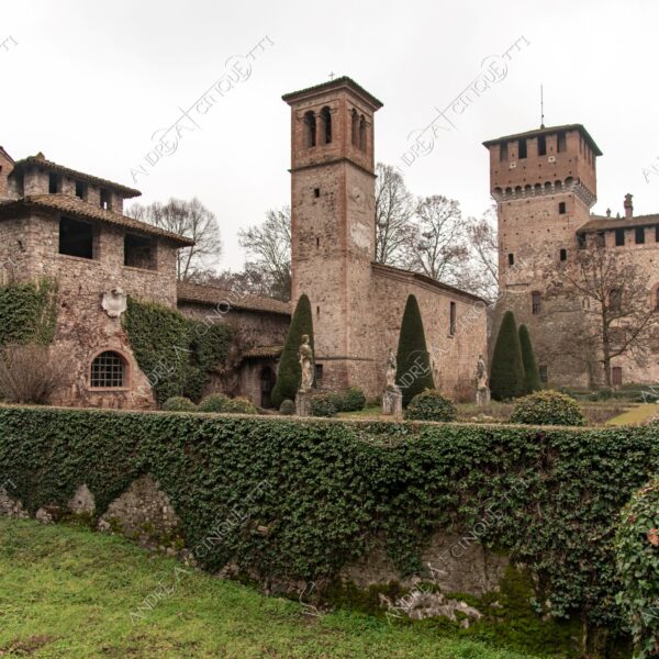Castell'Arquato Grazzano Visconti castello castle ancient antico villaggio village borgo borough medievale medieval giardino garden