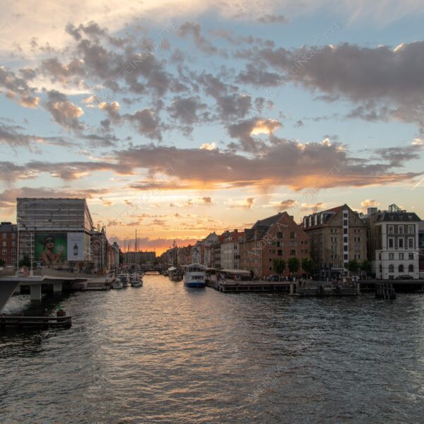 danimarca denmark copenaghen copenhagen nyhavn canale channel canal tramonto sunset sundown crepuscolo dusk twilight alba sunrise