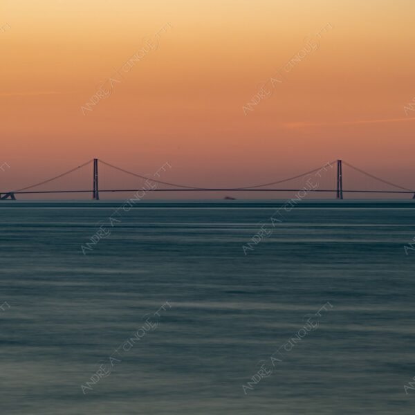 danimarca denmark tramonto sunset sundown crepuscolo dusk twilight alba sunrise molo pier wharf pontile ponte bridge storstrom