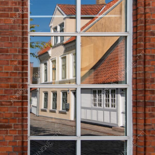 danimarca denmark odense finestra window riflessi reflection riflessi quartiere neighborhood mattoni bricks