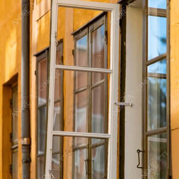 danimarca denmark odense finestra window riflessi reflection riflessi quartiere neighborhood