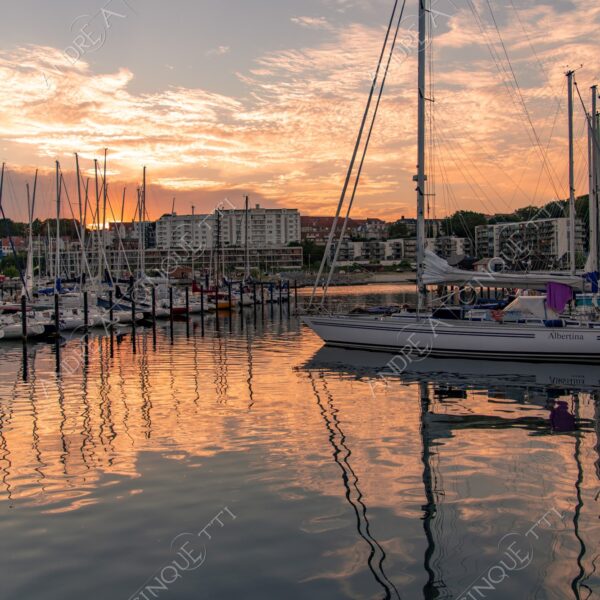 danimarca denmark aarhus riflessi reflections mirror wakeboard tramonto sunset sundown crepuscolo dusk twilight porto harbour barche ships