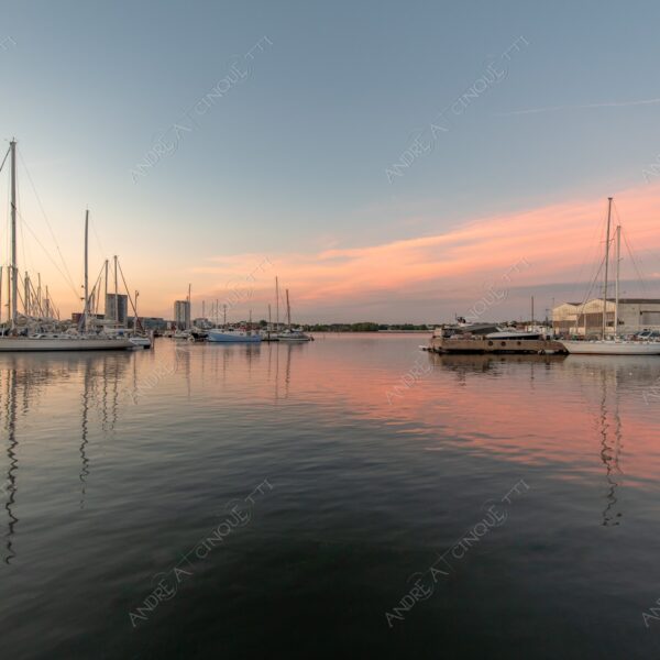 danimarca denmark tramonto sunset sundown dusk twilight alba sunrise porto harbour barba boat riflessi reflections