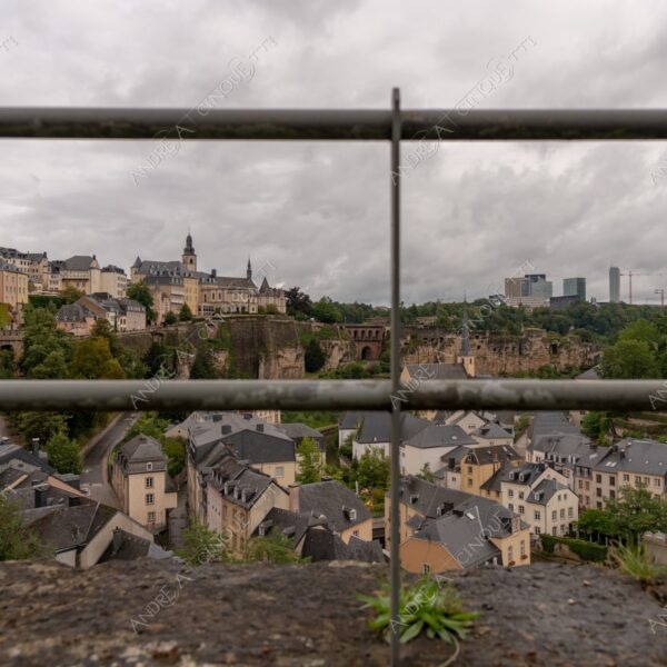 lussemburgo luxembourg balcone balcony vista view panorama contrasto contrast