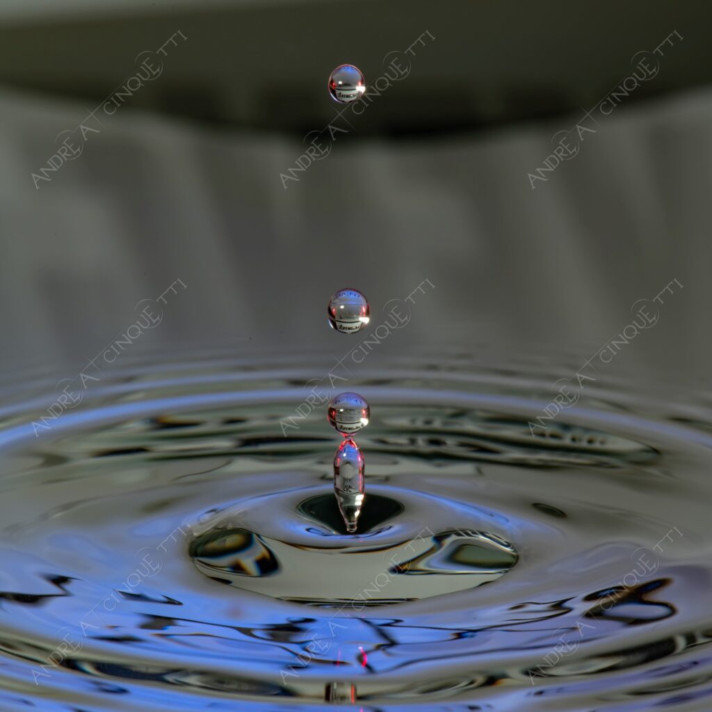 macro photography goccia gocce d'acqua water drop drops high speed sync riflessi reflections splash colori colours bounce bouncing avengers