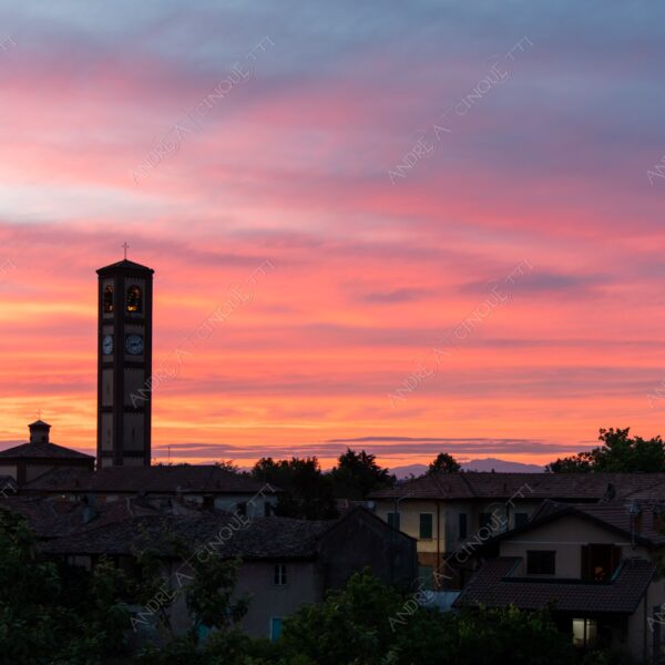 colturano balbiano chiesa church campanile bell tower steeple belfry sole sun tramonto sunset sundown crepuscolo dusk twilight alba sun down