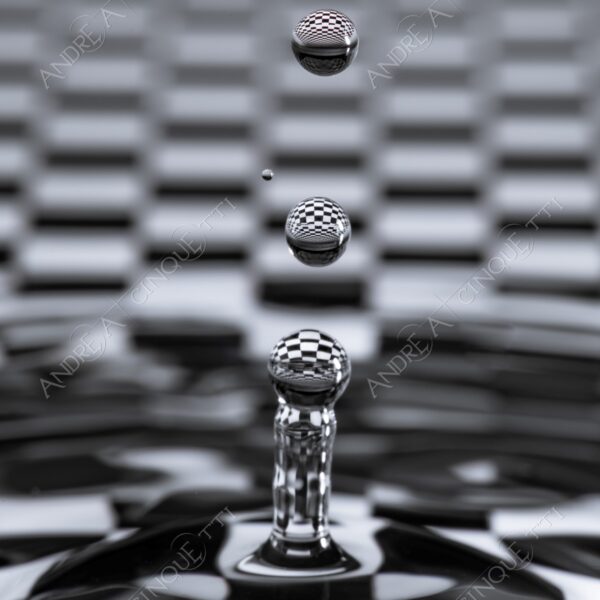 macro photography goccia gocce d'acqua water drop drops high speed sync riflessi reflections splash colori colours bounce bouncing pattern scacchi chess