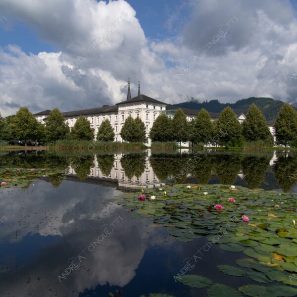 austria admont lago stagno lake loch pond ninfee water lilies palazzo palace nuvole clouds riflessi reflections specchio mirror