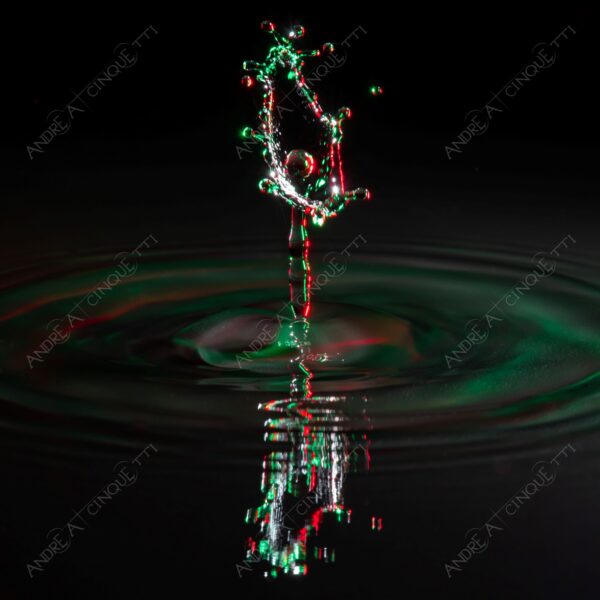 macro photography goccia gocce d'acqua water drop drops high speed sync riflessi reflections splash colori colours bounce bouncing italia italy tricolore