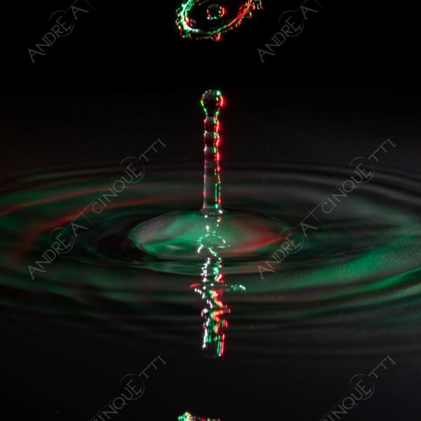 macro photography goccia gocce d'acqua water drop drops high speed sync riflessi reflections splash colori colours bounce bouncing italia italy tricolore