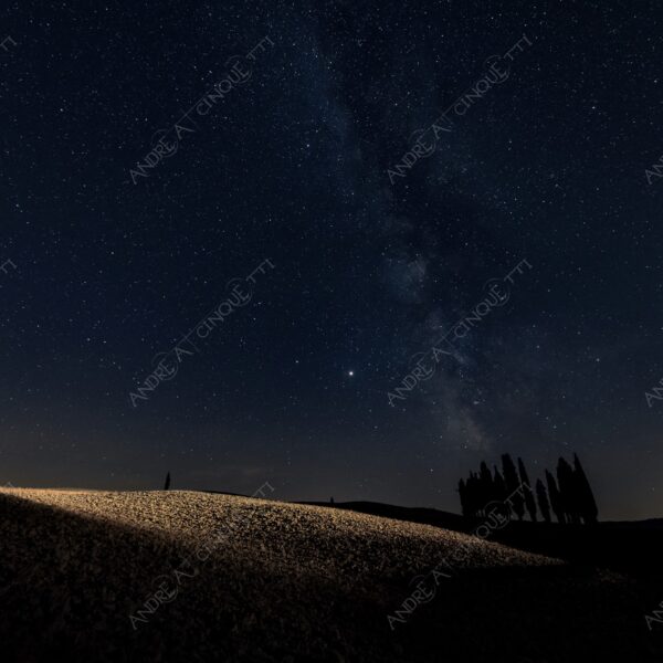 via lattea milky way stelle stars lunga esposizione long exposure cipressi san quirico d'orcia cypresses