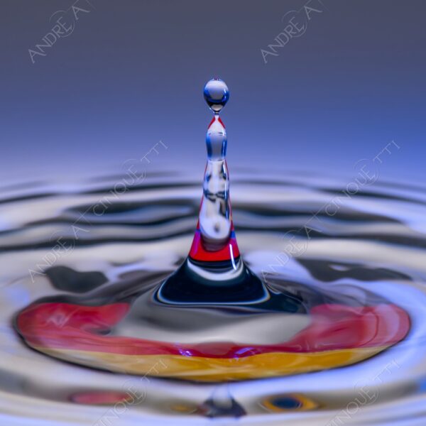 macro photography goccia gocce d'acqua water drop drops droplet droplets high speed sync studio photography riflessi reflections splash colori colours bounce bouncing bandiera flag germania germany