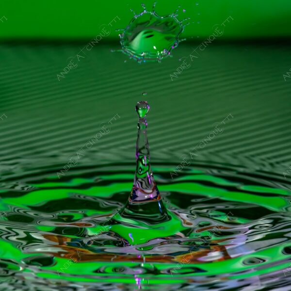 macro photography goccia gocce d'acqua water drop drops high speed sync riflessi reflections splash colori colours bounce bouncing pattern strisce stripes