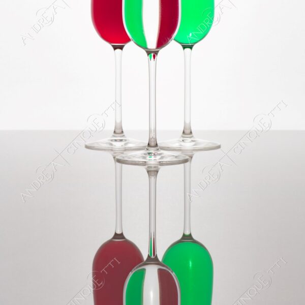 still life studio photography bicchiere glass calice chalice riflessi reflections mirror specchio bandiera flag italiana italian italia italy tricolore