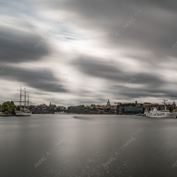 svezia sweden stoccolma stockholm porto harbour nave veliero sailing ship vascello vessel nuvole clouds lunga esposizione long exposure