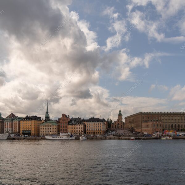 svezia sweden stoccolma stockholm porto harbour nave veliero sailing ship vascello vessel nuvole clouds parlamento parliament palazzo palace building