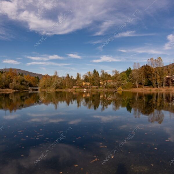 valganna lago di ghirla lake loch pond nuvole clouds montagne mountain calma calm riflessi reflections specchio mirror