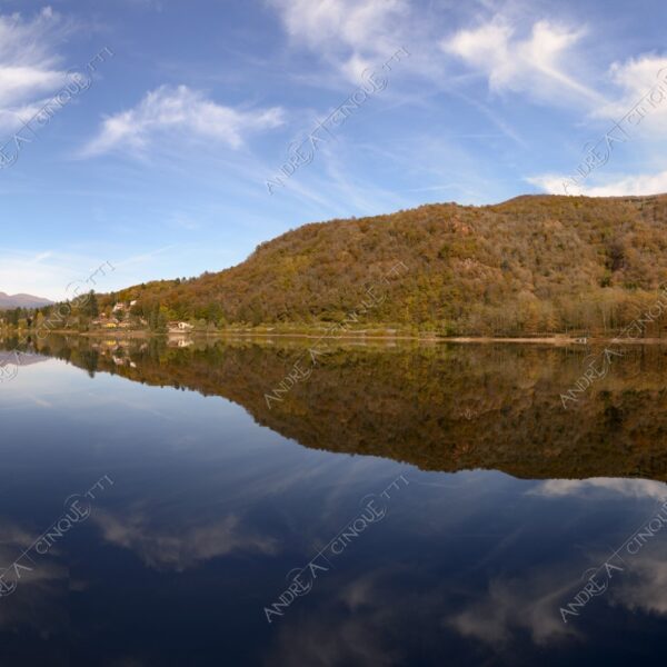 valganna lago di ghirla lake loch pond nuvole clouds montagne mountain calma calm riflessi reflections specchio mirror