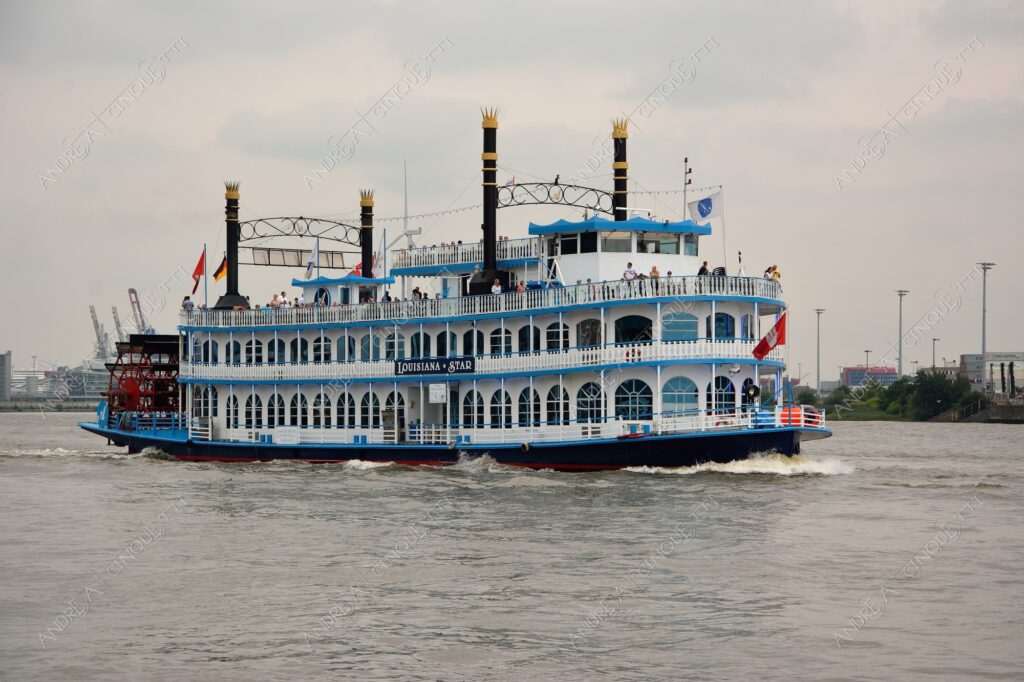 germania germany amburgo hamburg fiume river elbe traghetto ferry boat