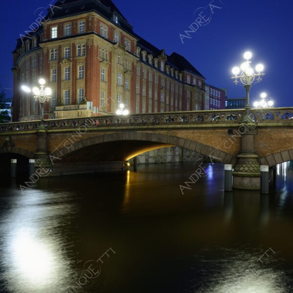 germania germany amburgo hamburg fiume river lunga esposizione long exposure ponte bridge luci lights riflessi reflections