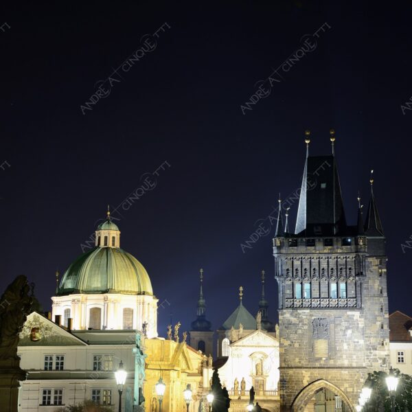 repubblica ceca czech repubblic praga prague chiesa church cupola dome castello castle