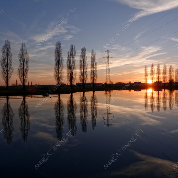 paullo canale canal channel muzza riflessi reflections specchio mirror tramonto sunset sundown blue hour alba sunrise crepuscolo dusk twilight alberi tree nuvole clouds