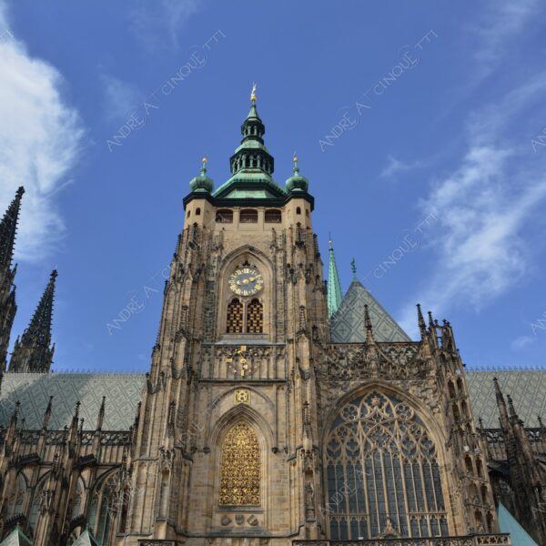 repubblica ceca czech repubblic praga prague chiesa church cattedrale cathedral nuvole clouds cielo sky
