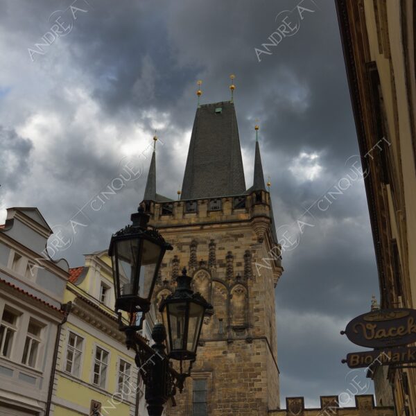 repubblica ceca czech repubblic praga prague castello castle cielo sky nuvole clouds