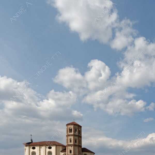trino vercelli trino vercellese principato di lucedio chiesa church campanile bell tower steeple belfry nuvole clouds