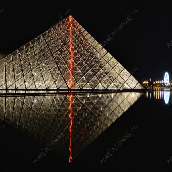 francia france parigi paris architettura architecture louvre museo museum piramide pyramid riflessi reflections specchio mirror lunga esposizione long exposure night shot scatti notturni