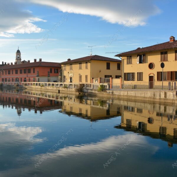 gaggiano navigli canale channel canal riflessi reflections mirror specchio campanile bell tower belfry steeple