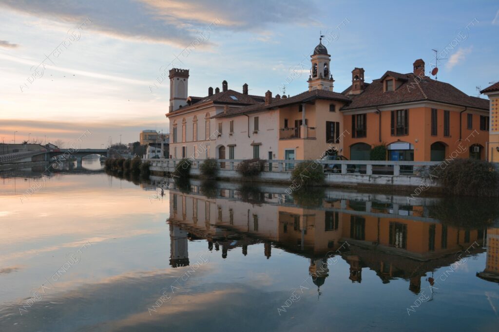 gaggiano navigli canale channel canal riflessi reflections mirror specchio campanile bell tower belfry steeple blue hour tramonto sunset crepuscolo dusk twilight alba sunrise