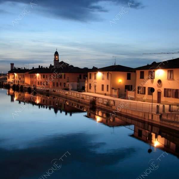 gaggiano navigli canale channel canal riflessi reflections mirror specchio campanile bell tower belfry steeple blue hour