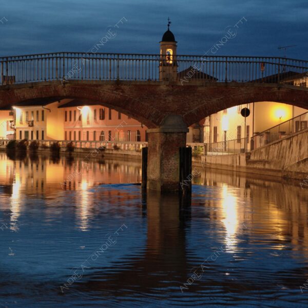 gaggiano navigli canale channel canal riflessi reflections mirror specchio campanile bell tower belfry steeple blue hour ponte bridge