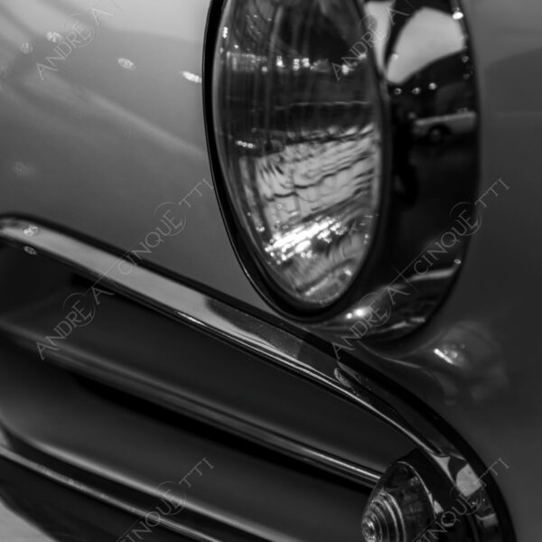 museo alfa romeo museum logo brand marchio auto antiche car ancient old bianco e nero black and white b&w silhouette luci lights cromature chrome plating dettagli particolari details